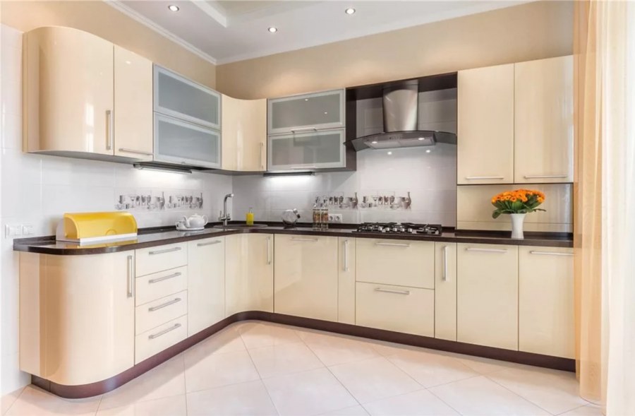 Угловая кухня бежевая