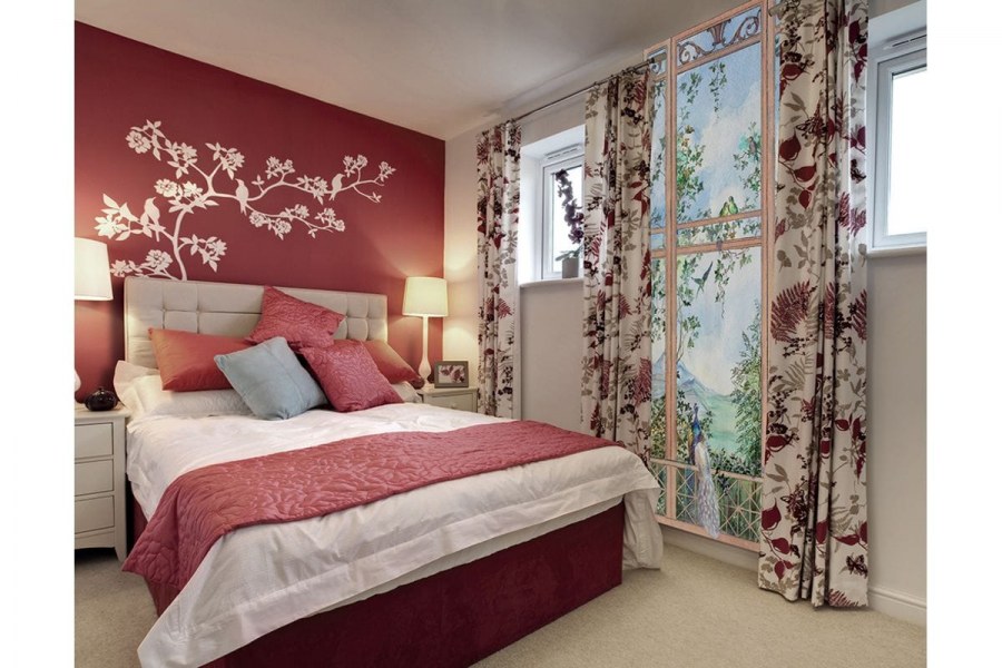 Маленькая спальня в красных тонах