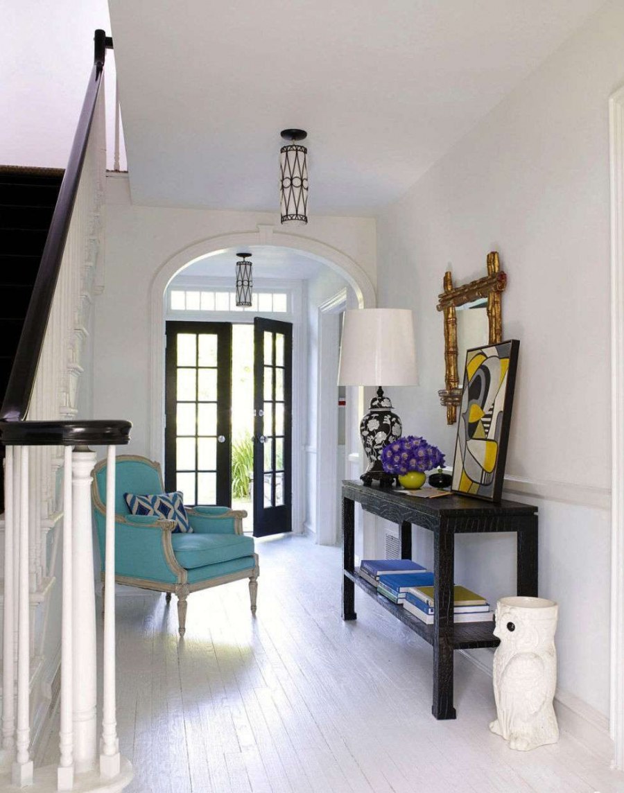 Стул в интерьере прихожей