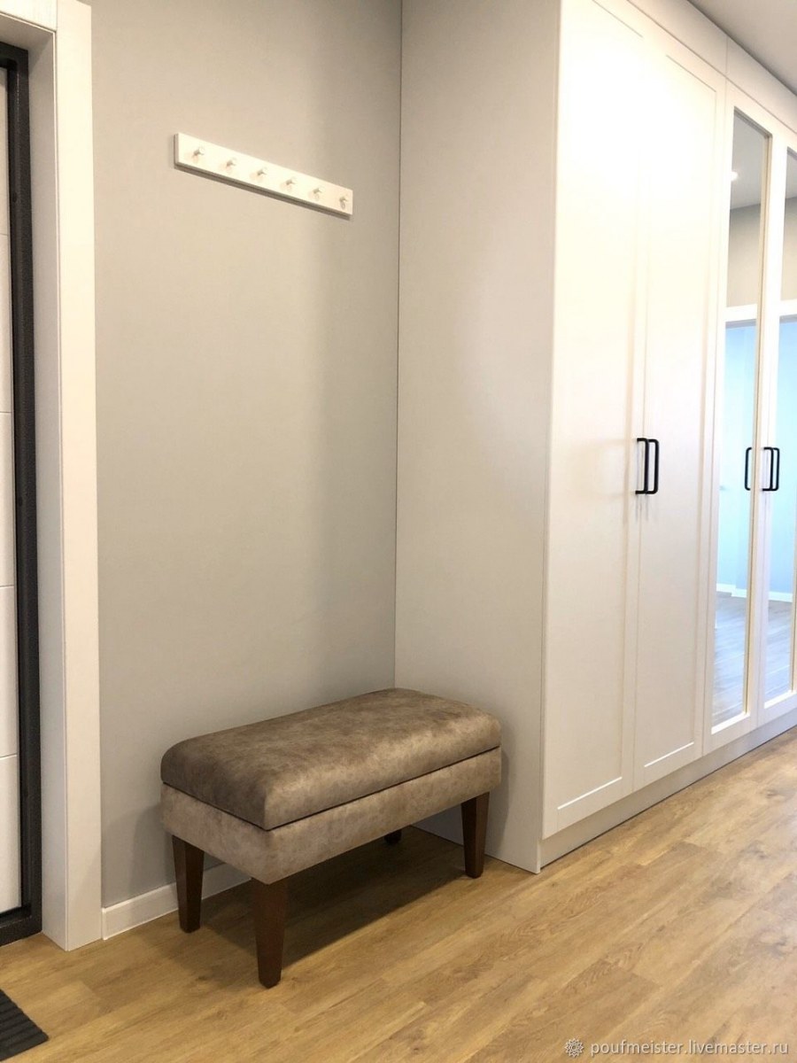 Банкетки для прихожей в классическом стиле