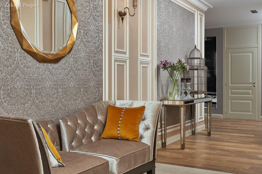 Стул в интерьере прихожей