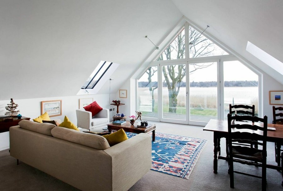 Мансарда с большими окнами