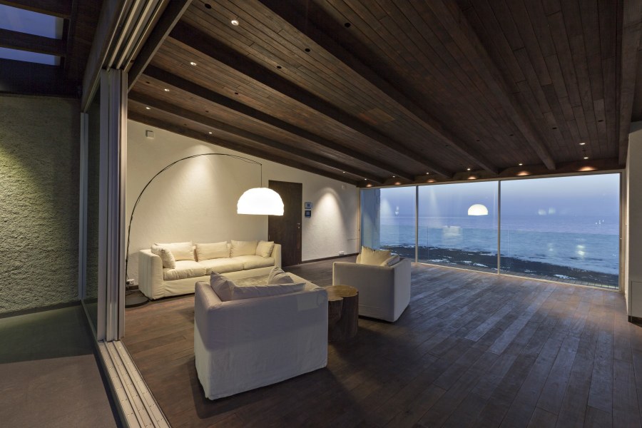 Джон Абрахам пентхаус