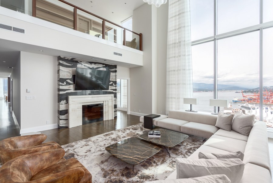 Пентхаус с камином и террасой