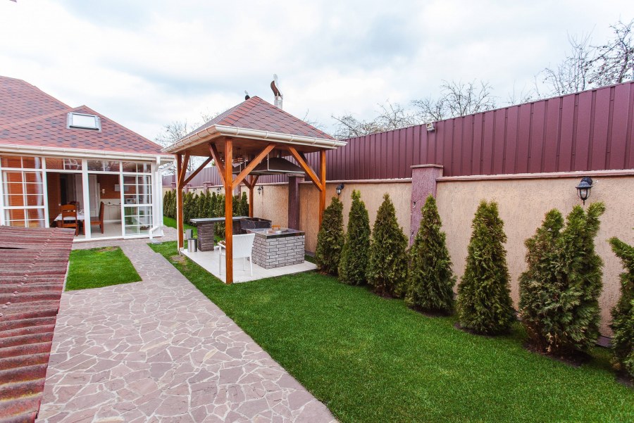 Обустройство двора частного дома