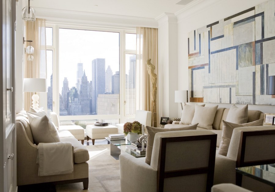 Маленькая гостиная с панорамными окнами