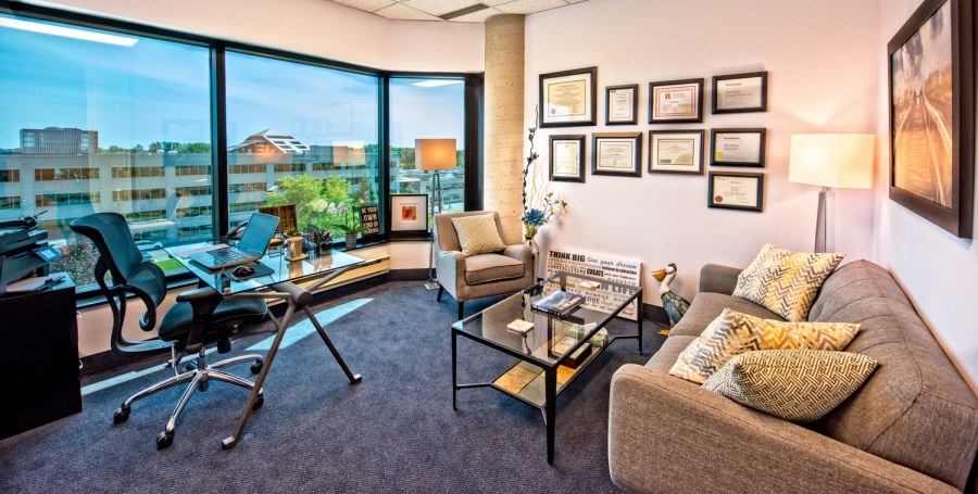 Кабинет психоаналитика интерьер в желтых тонах