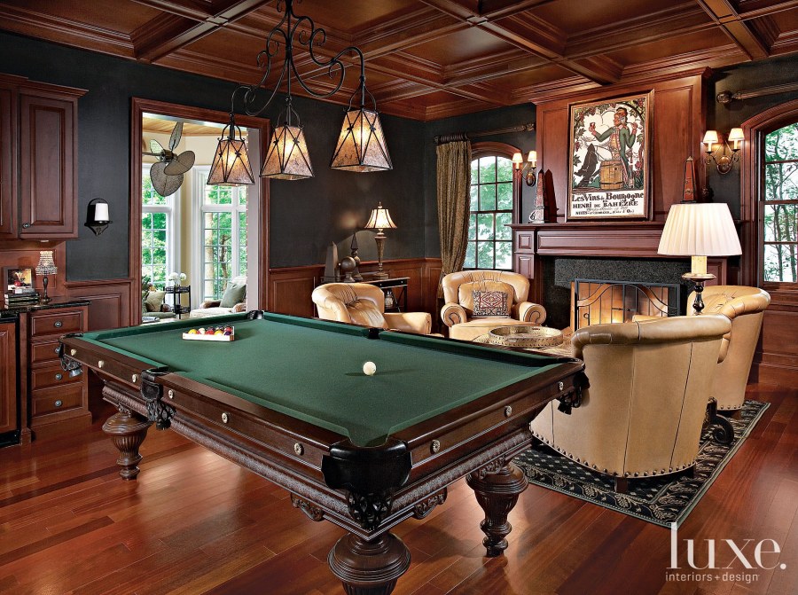 Гостиная с бильярдным столом