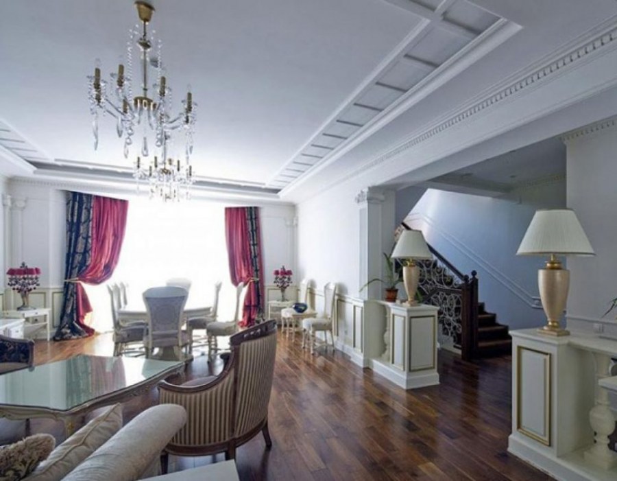 Потолок с деревянными балками