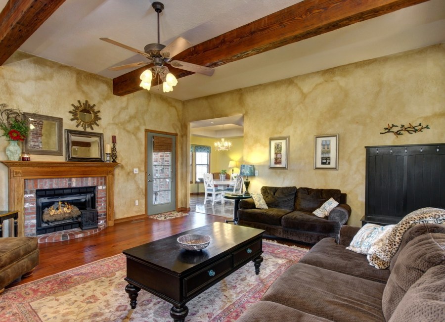 Потолочные балки в интерьере