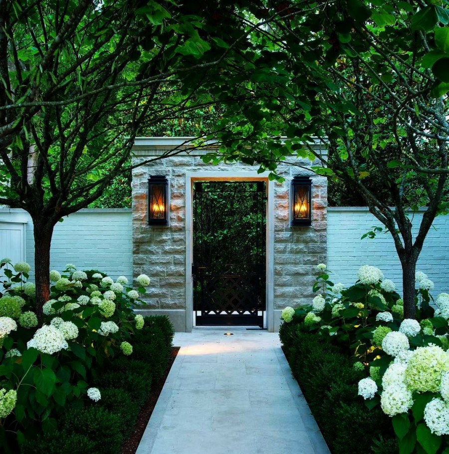 Ландшафт перед домом на улице