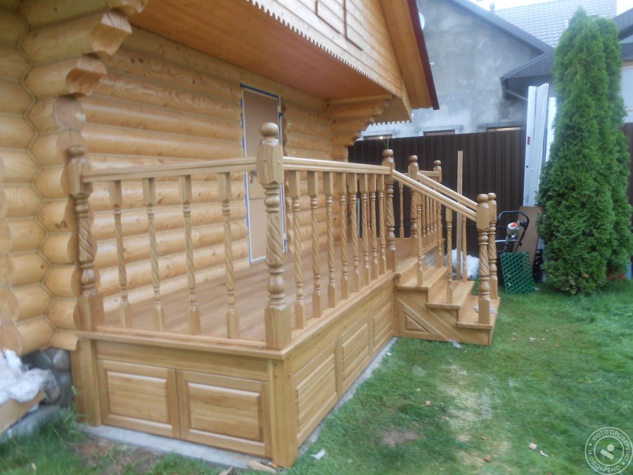 Крыльцо с балясинами