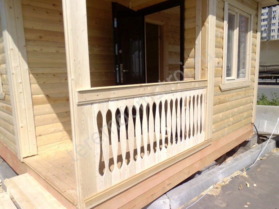 Веранда с балясинами