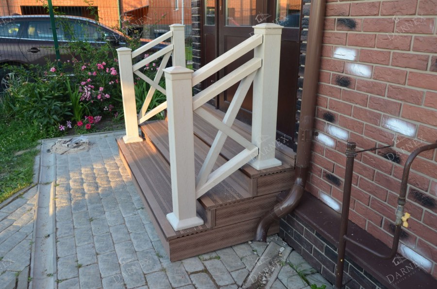 Ограждения из ДПК для крыльца