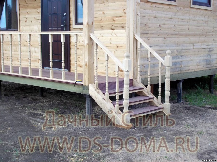 Деревянное крыльцо на сваях
