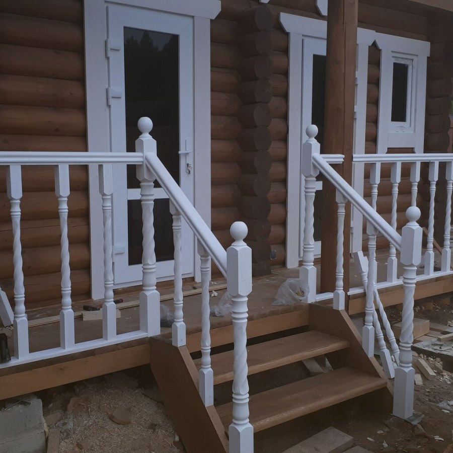Крыльцо с балясинами в частном доме фото