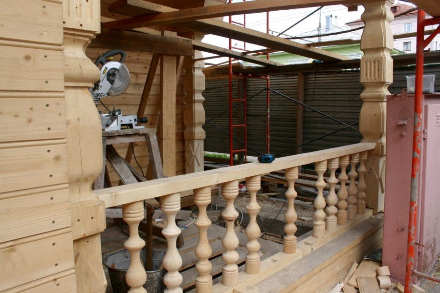 Балясины из дерева для террасы