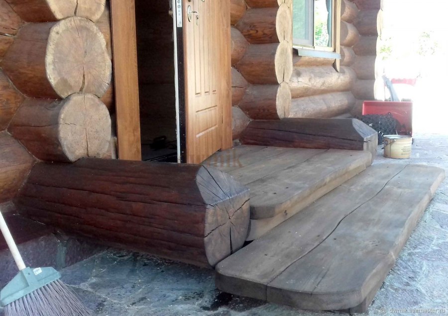 Бревенчатое крыльцо
