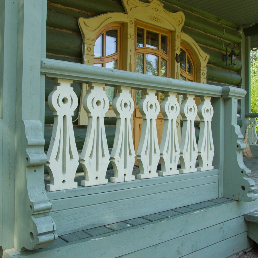 Резные деревянные балконы