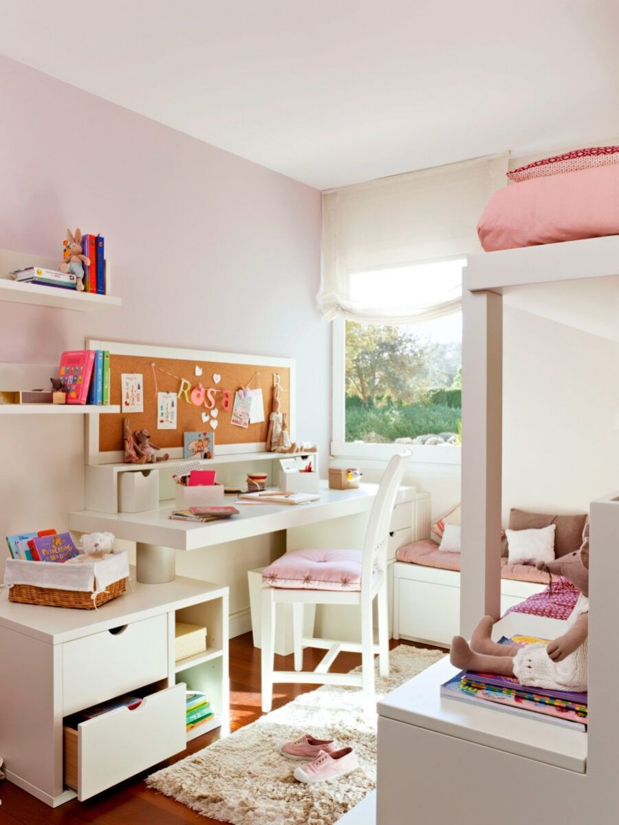 Небольшая детская для девочки