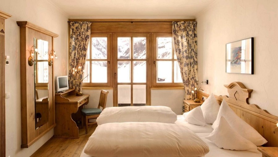 Комната спальня окно