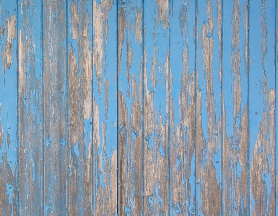 Голубая деревянная стена