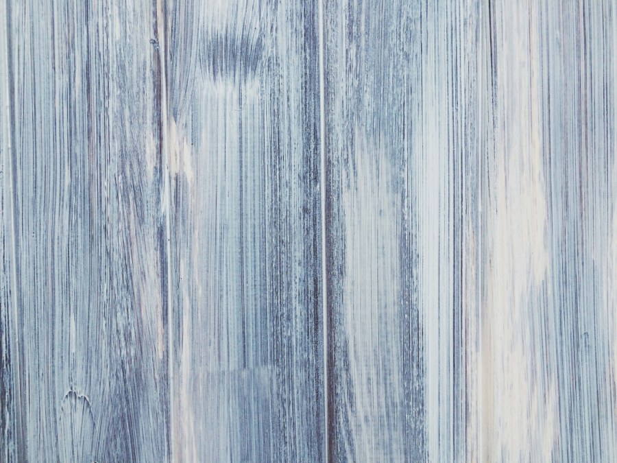 Крашеное дерево