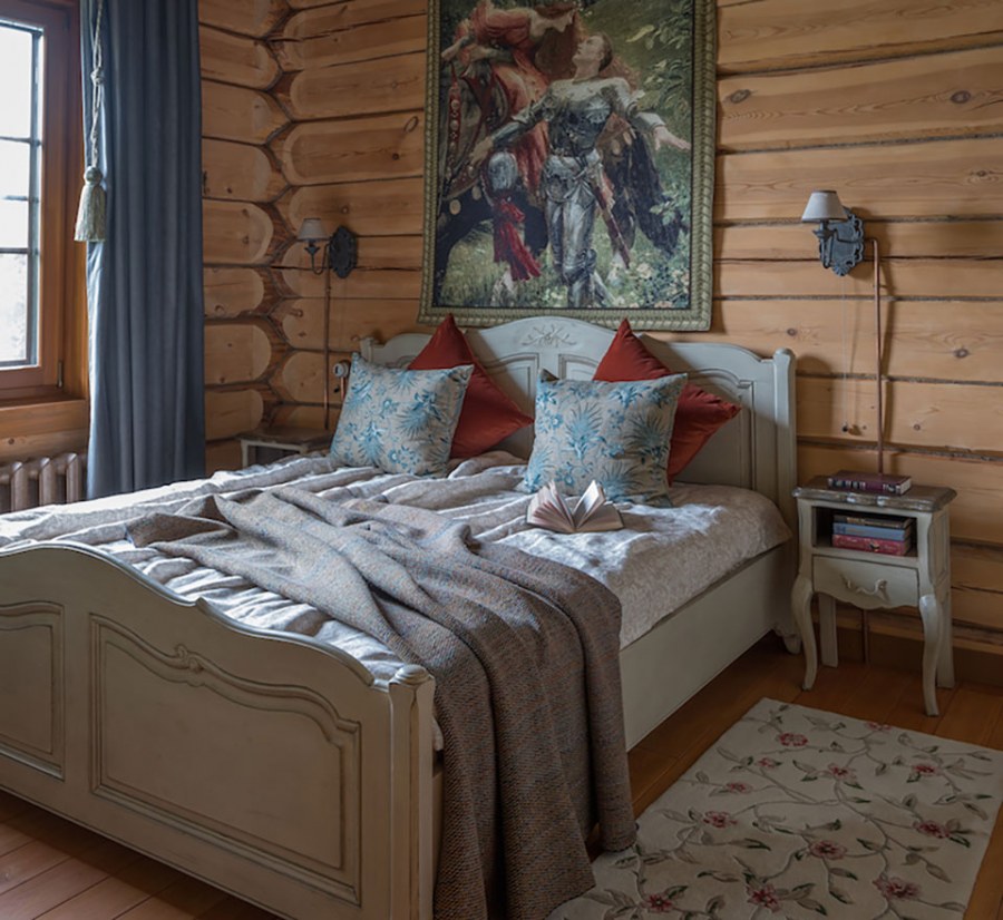 Спальня в деревянном доме