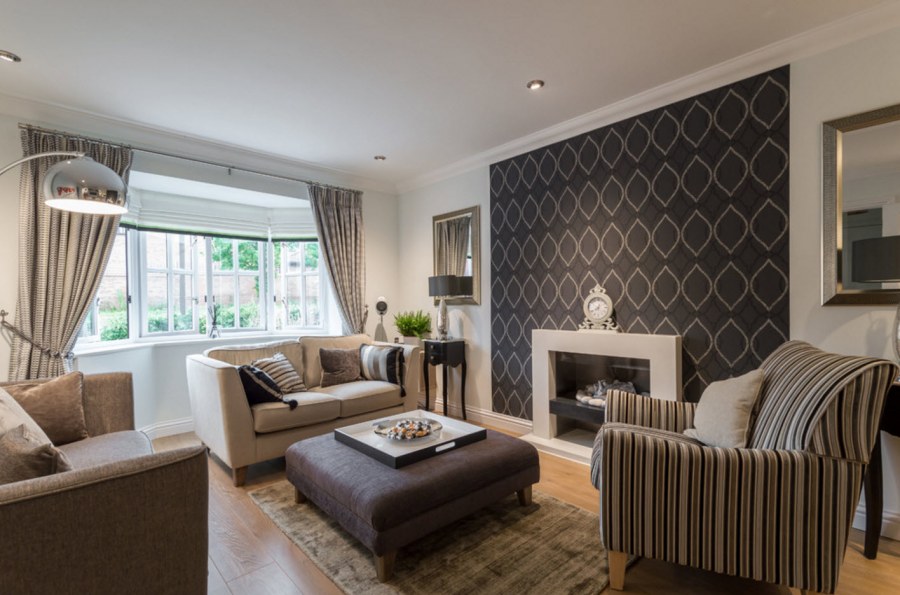 Гостиная с комбинированными обоями