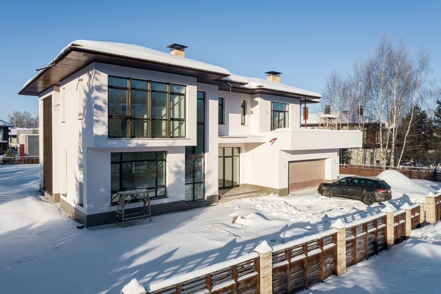 Дом с террасой в загородном посёлке