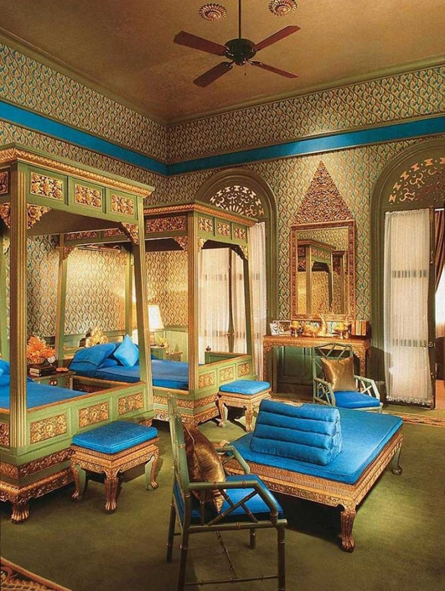 Кровать в индийском стиле