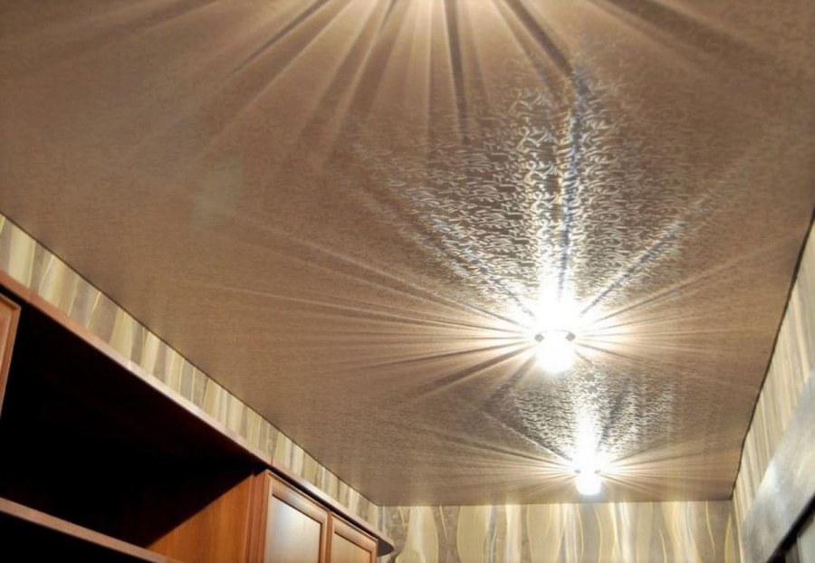 Фактурные натяжные потолки в интерьере