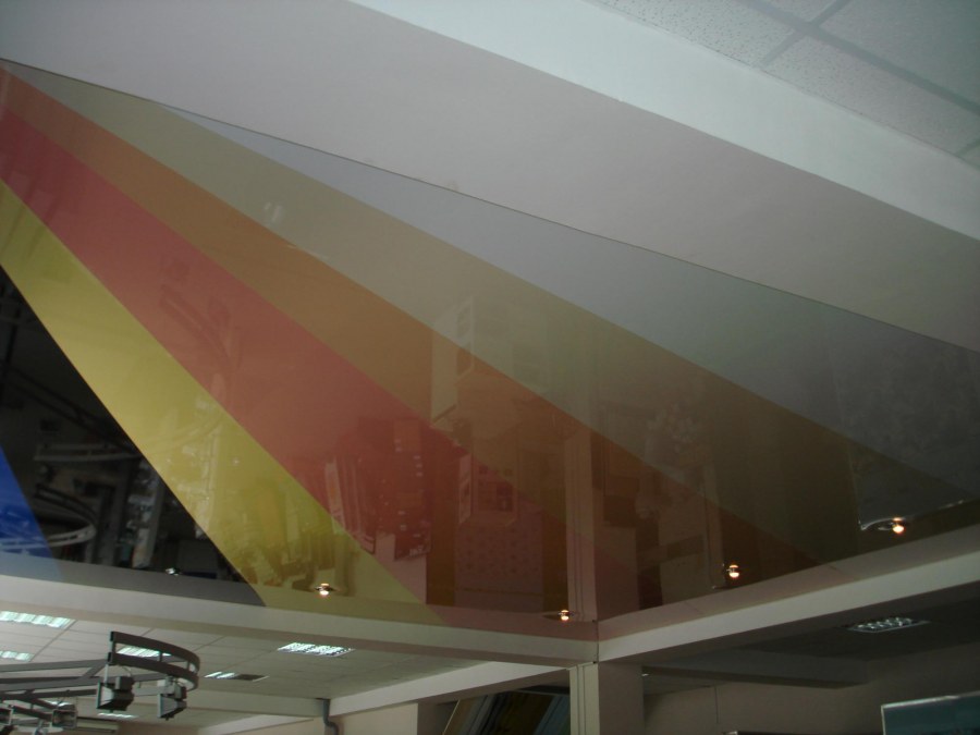 Фактурные натяжные потолки в интерьере