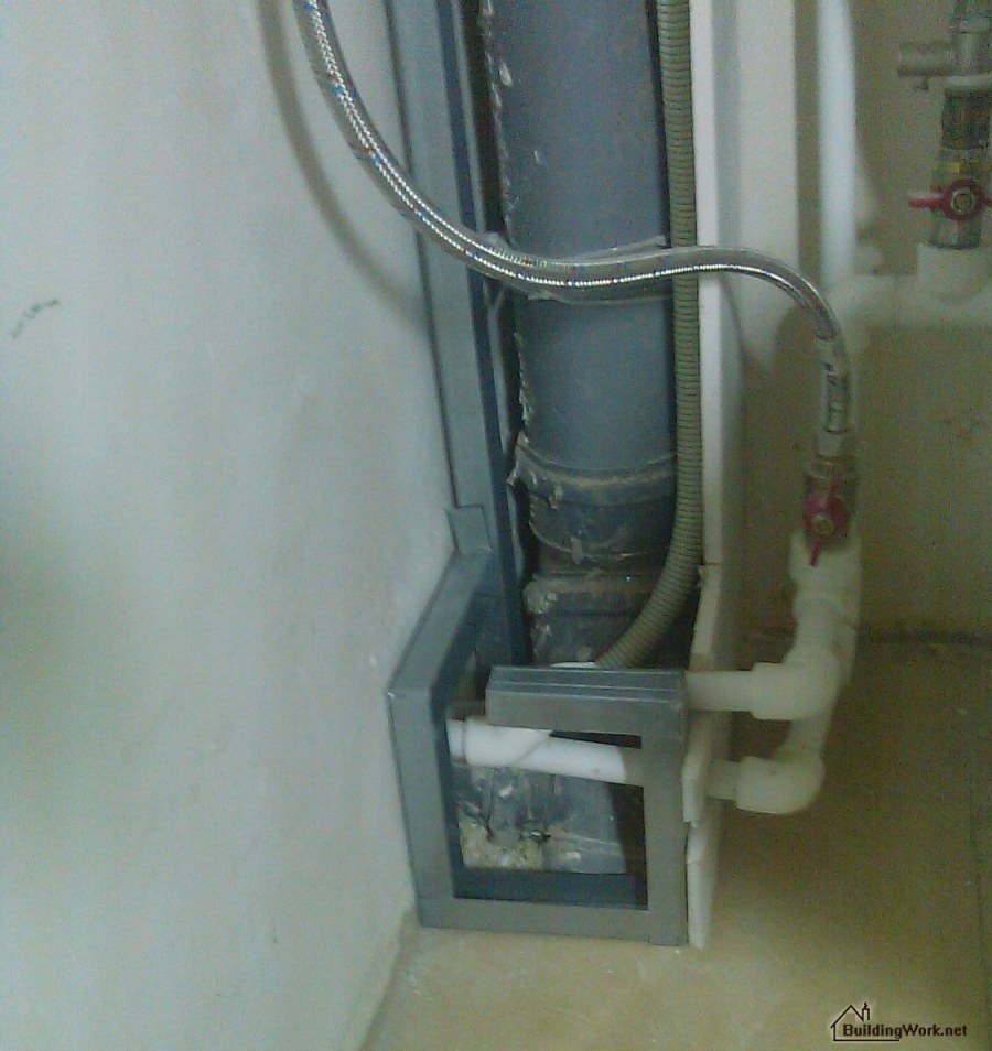 Короб для скрытия канализационных труб