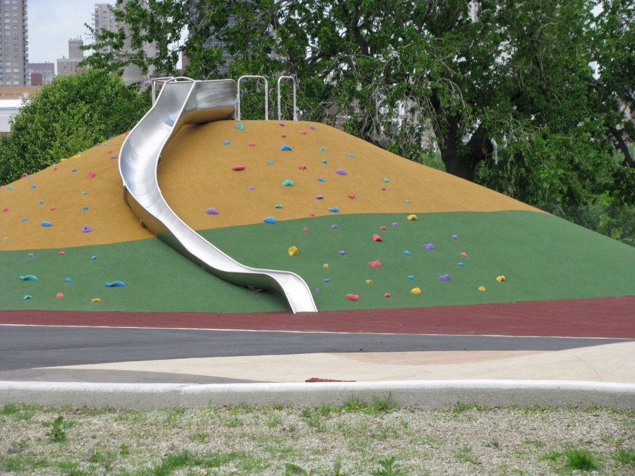 Детская площадка на Холме