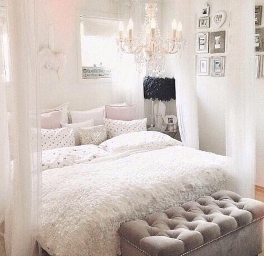Уютная женская спальня в стиле