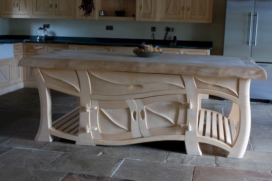 Табурет из дерева