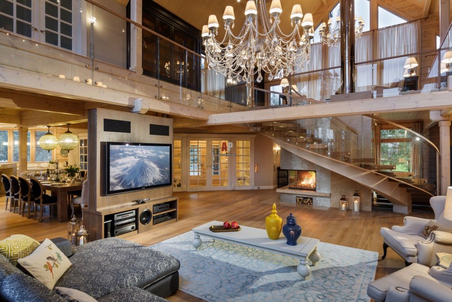 Двухэтажная гостиная