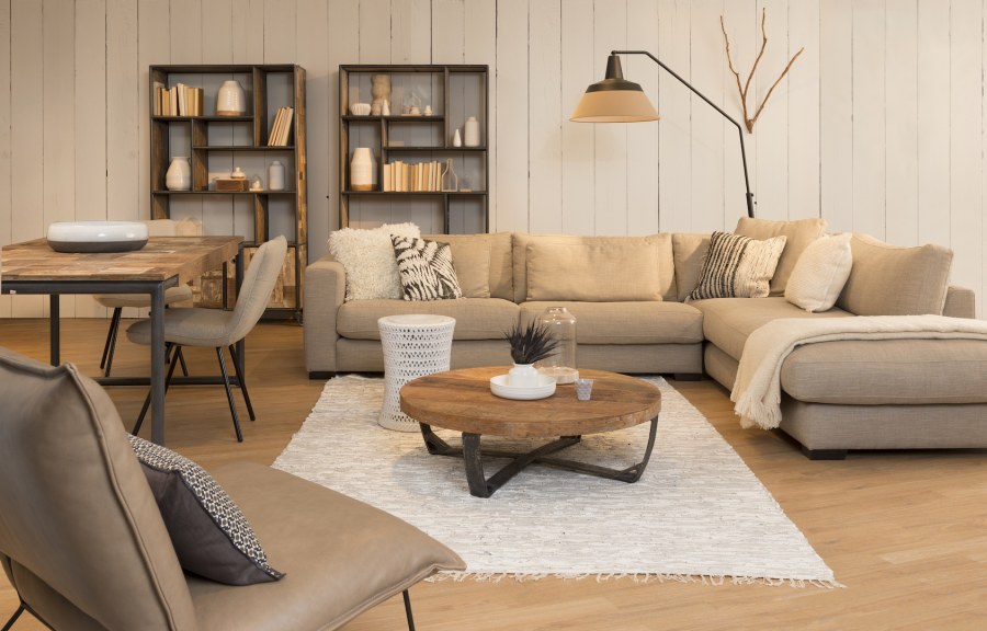 Бежевый диван в скандинавском стиле