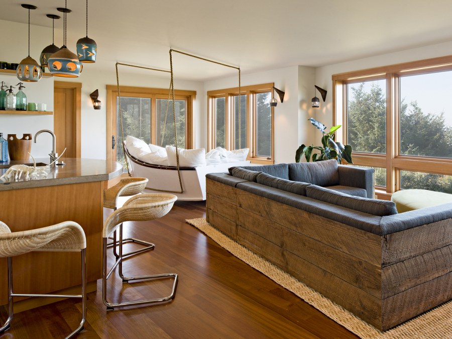 Из натуральных материалов для интерьера дома