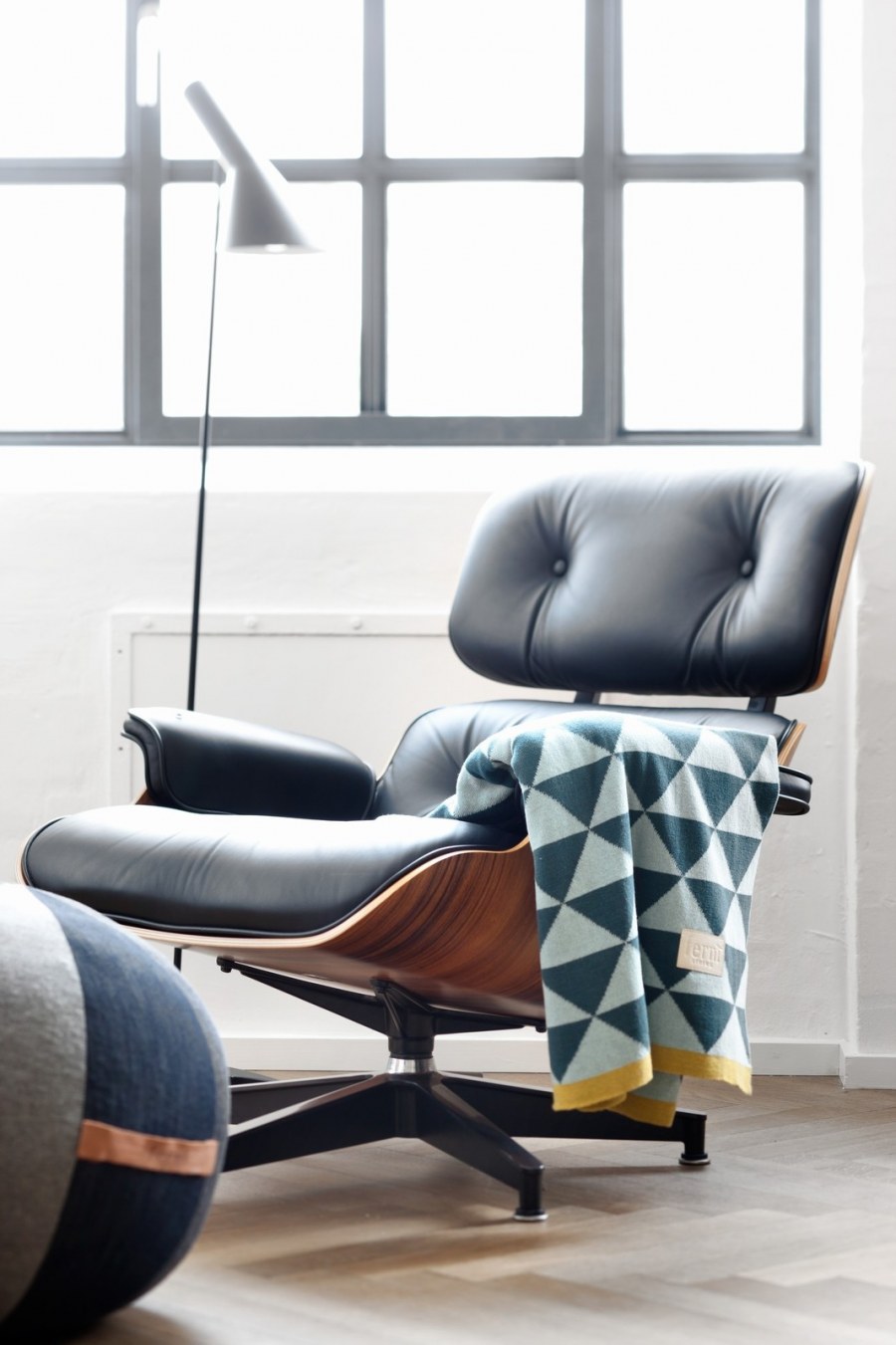 Кресло Eames Lounge Chair в интерьере