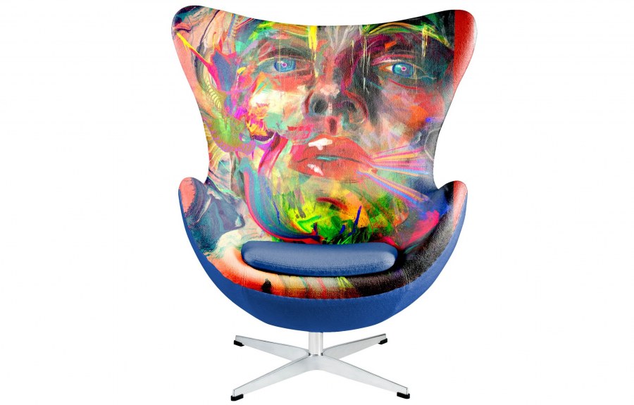 Кресло с цветочным принтом