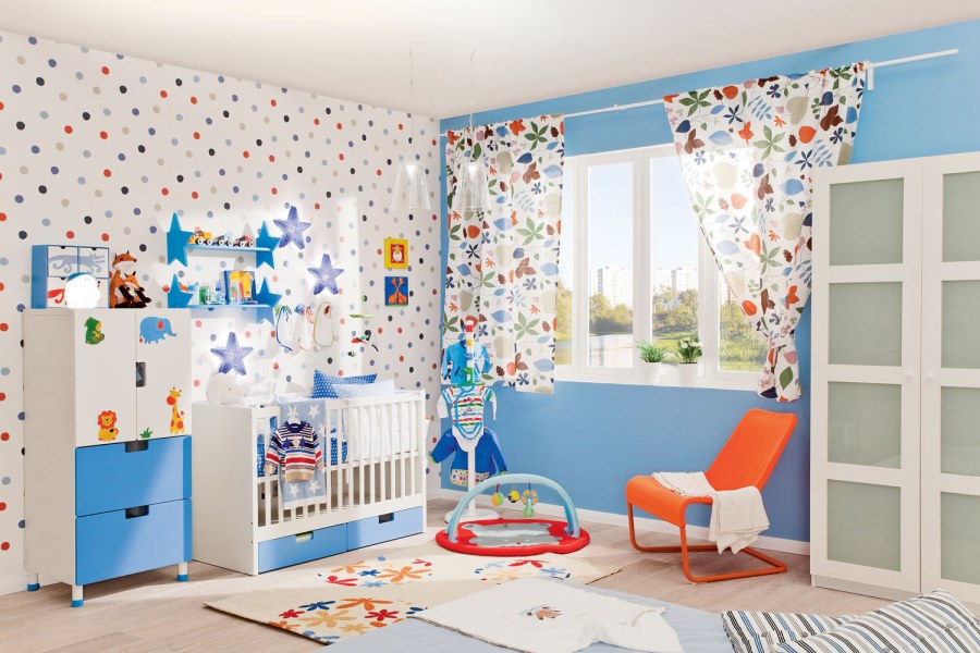 Яркие обои в комнату