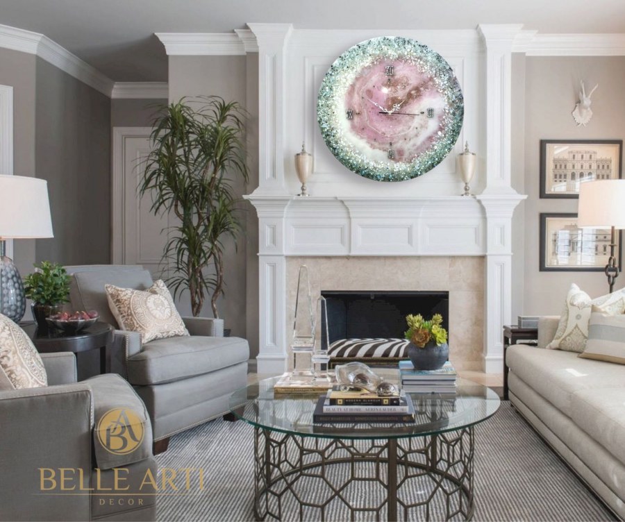 Декоративный камин в гостиной