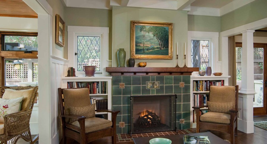 Гостиная в американском стиле с камином
