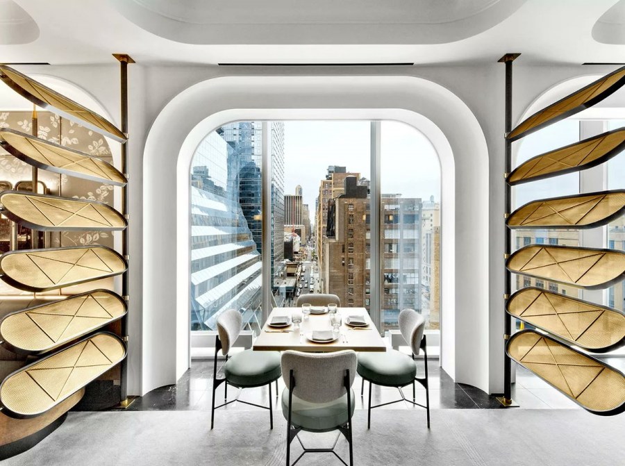 Стены актового зала