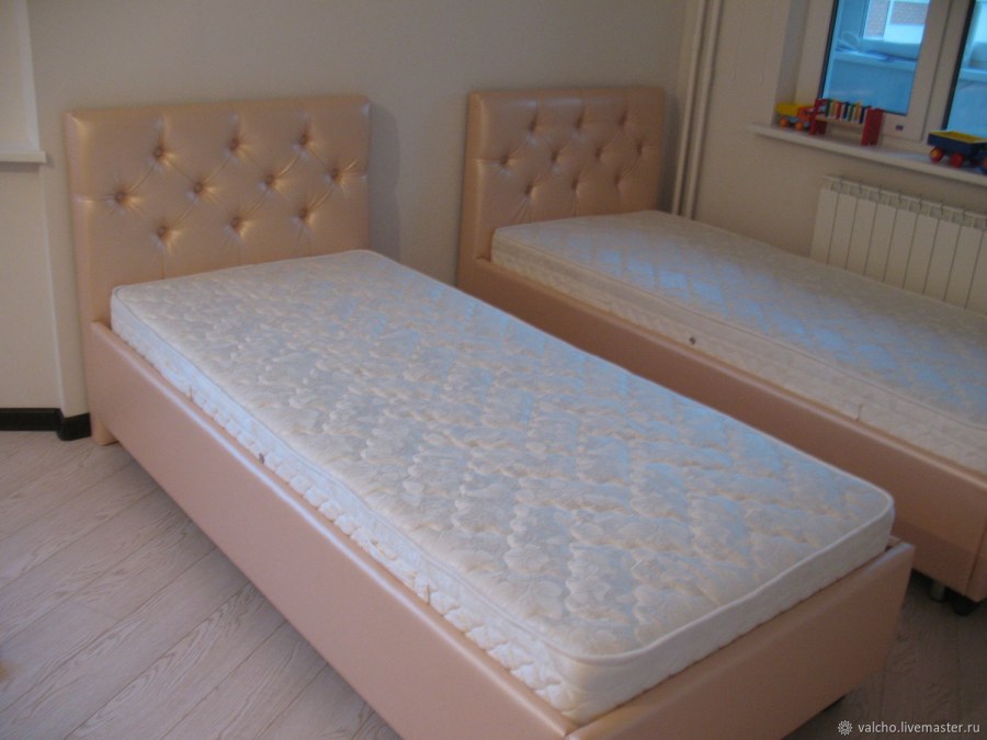 Детские кровати с мягкой спинкой