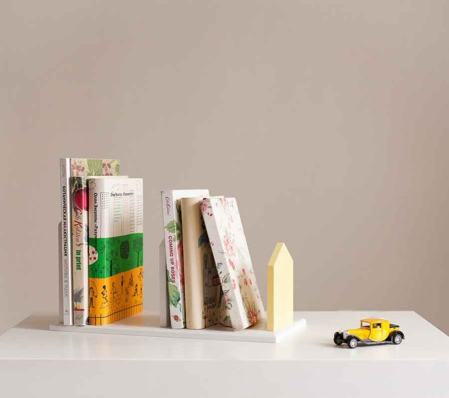 Настольная книжная полка