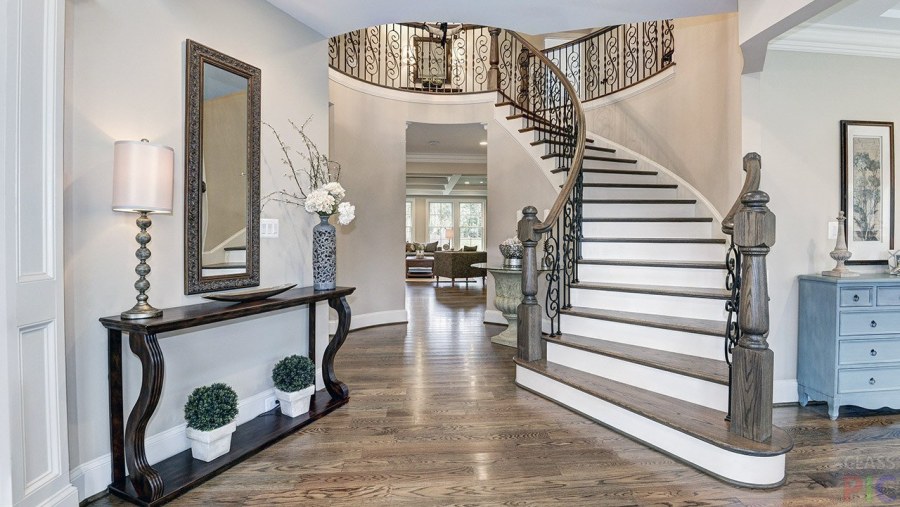 Красивые лестницы в доме