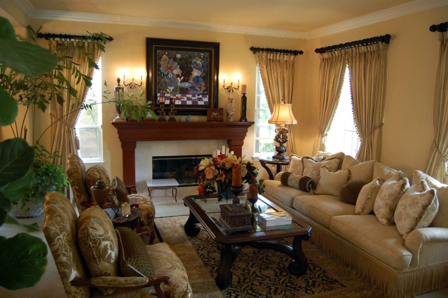 Уютная гостиная в классическом стиле